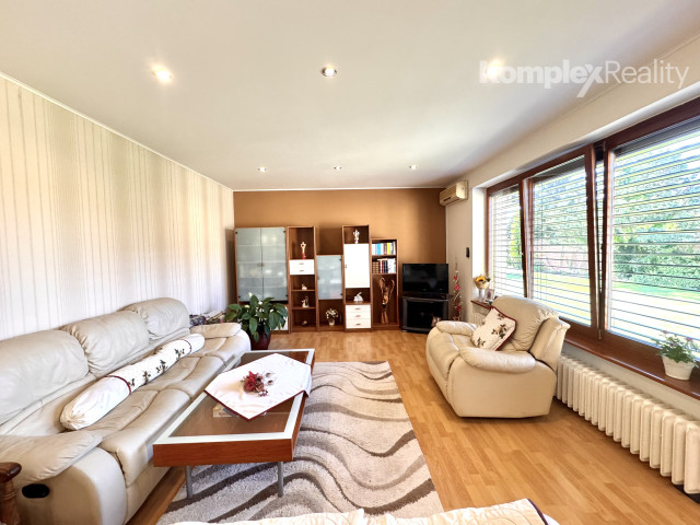 Predaj- 4 izbový átriový rodinný dom Milionárska štvrť, Nové Zámky