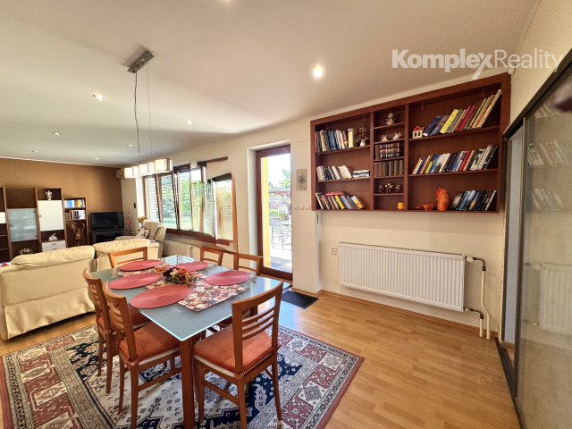 Predaj- 4 izbový átriový rodinný dom Milionárska štvrť, Nové Zámky