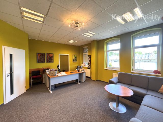 Prenájom reprezentatívnych kancelárskych priestorov s parkoviskom – Nové Zámky, Komárňanská cesta