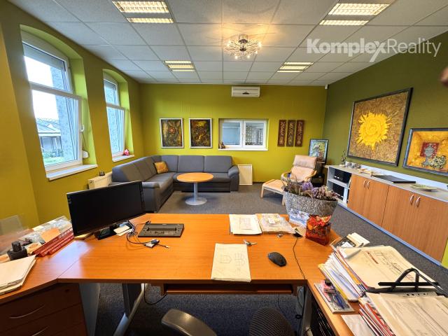 Prenájom reprezentatívnych kancelárskych priestorov s parkoviskom – Nové Zámky, Komárňanská cesta