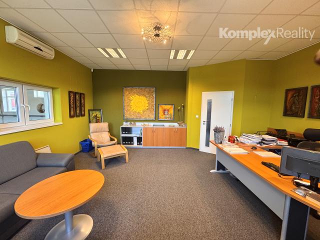 Prenájom reprezentatívnych kancelárskych priestorov s parkoviskom – Nové Zámky, Komárňanská cesta