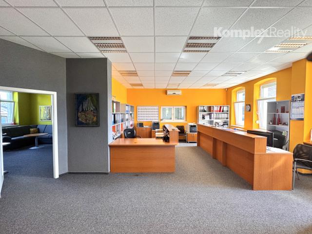 Prenájom reprezentatívnych kancelárskych priestorov s parkoviskom – Nové Zámky, Komárňanská cesta