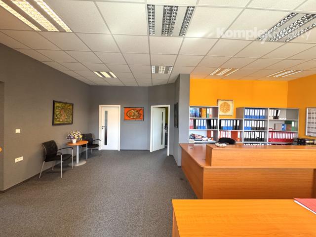 Prenájom reprezentatívnych kancelárskych priestorov s parkoviskom – Nové Zámky, Komárňanská cesta
