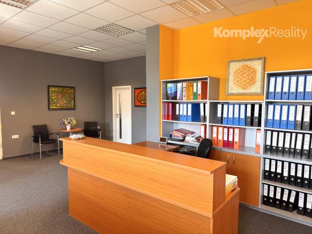 Prenájom reprezentatívnych kancelárskych priestorov s parkoviskom – Nové Zámky, Komárňanská cesta