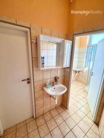 Prenájom reprezentatívnych kancelárskych priestorov s parkoviskom – Nové Zámky, Komárňanská cesta