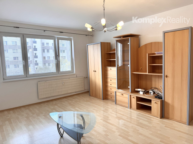 Na prenájom- priestranný 3i byt s loggiou, ul. Vajanského , Nové Zámky