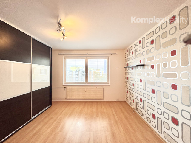 Na prenájom- priestranný 3i byt s loggiou, ul. Vajanského , Nové Zámky