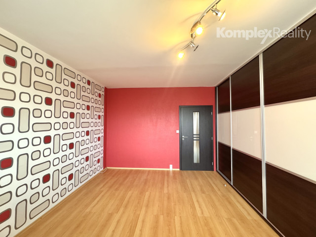 Na prenájom- priestranný 3i byt s loggiou, ul. Vajanského , Nové Zámky