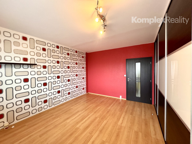 Na prenájom- priestranný 3i byt s loggiou, ul. Vajanského , Nové Zámky