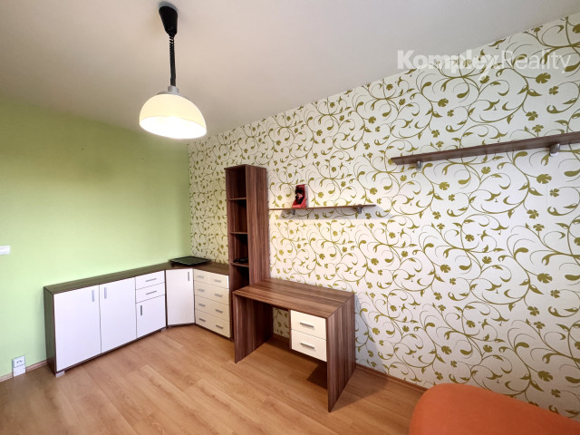 Na prenájom- priestranný 3i byt s loggiou, ul. Vajanského , Nové Zámky