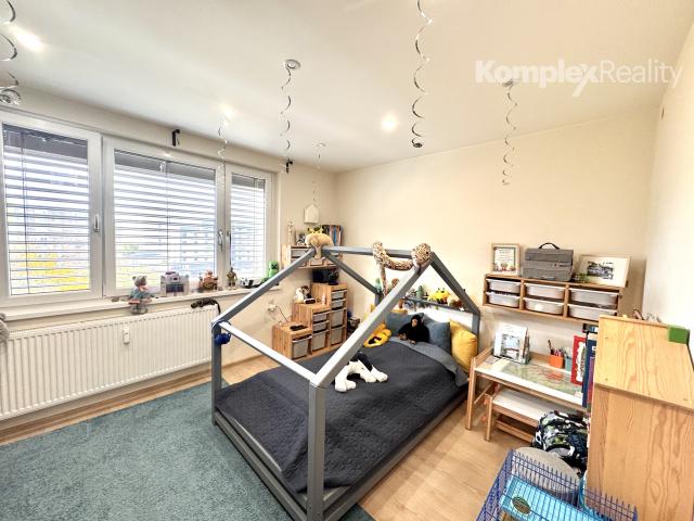 Prenájom- priestranný 2-izbový byt po kompletnej rekonštrukcii – 62 m² + loggia, 4. poschodie, výťah, Nové Zámky