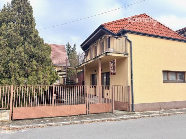 Predaj- zabehnutý penzión a rodinný dom, Štúrovo