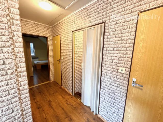 Predaj- zabehnutý penzión a rodinný dom, Štúrovo