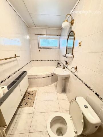 Predaj- zabehnutý penzión a rodinný dom, Štúrovo