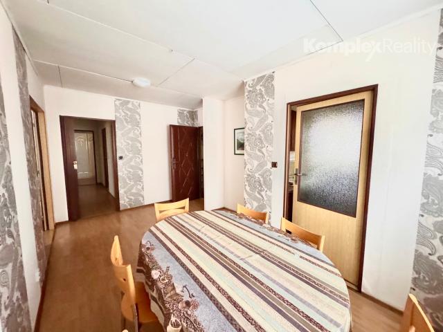 Predaj- zabehnutý penzión a rodinný dom, Štúrovo