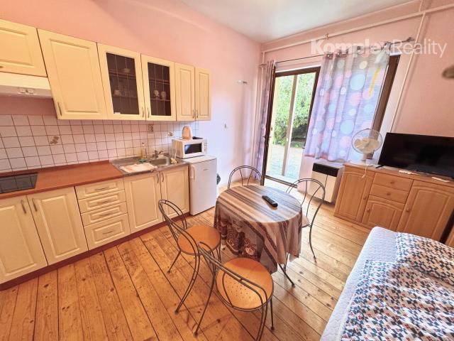 Predaj- zabehnutý penzión a rodinný dom, Štúrovo