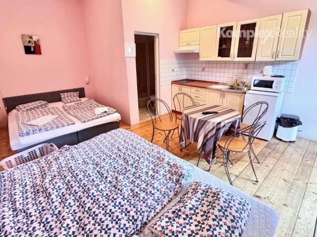 Predaj- zabehnutý penzión a rodinný dom, Štúrovo