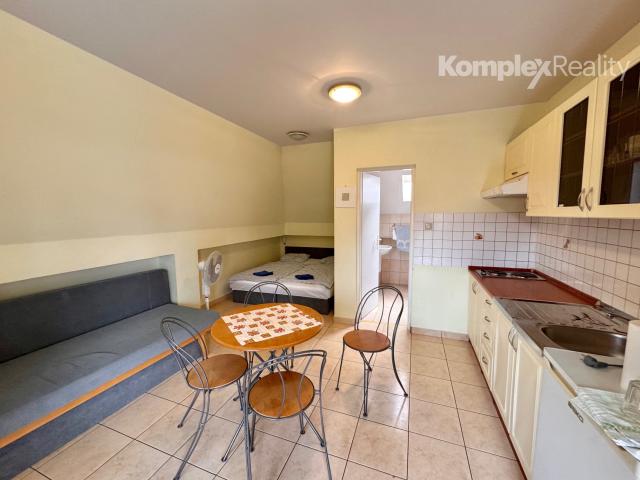 Predaj- zabehnutý penzión a rodinný dom, Štúrovo