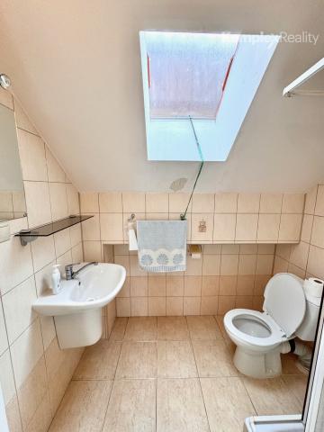 Predaj- zabehnutý penzión a rodinný dom, Štúrovo