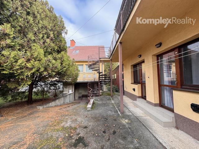 Predaj- zabehnutý penzión a rodinný dom, Štúrovo