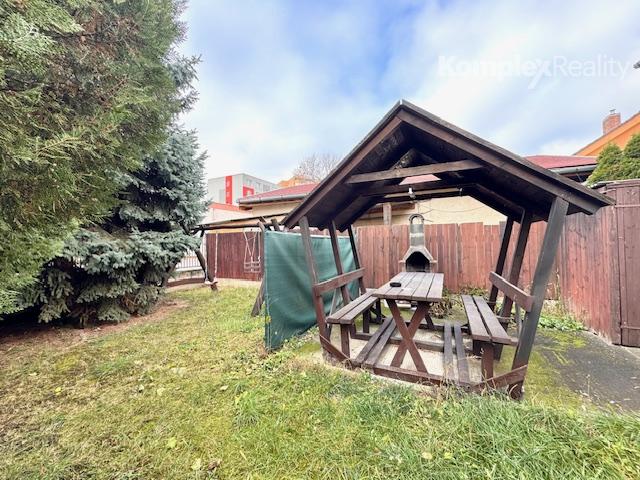 Predaj- zabehnutý penzión a rodinný dom, Štúrovo