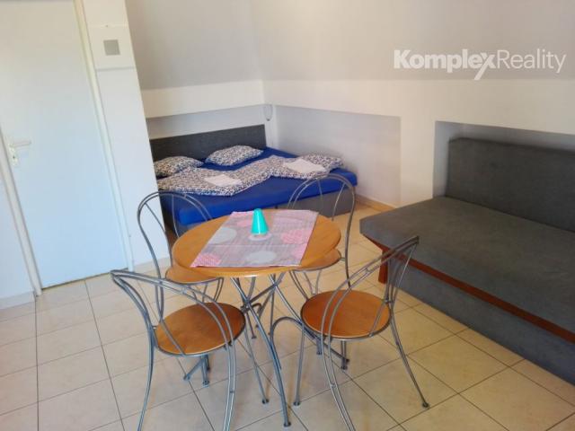 Predaj- zabehnutý penzión a rodinný dom, Štúrovo