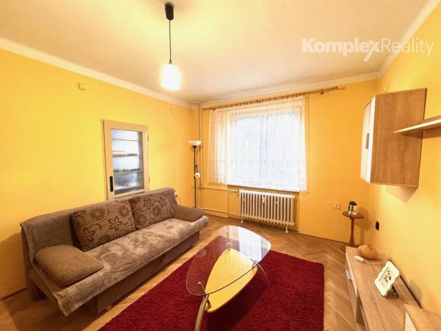 Prenájom- 2 izbový zariadený byt, centrum Nové Zámky