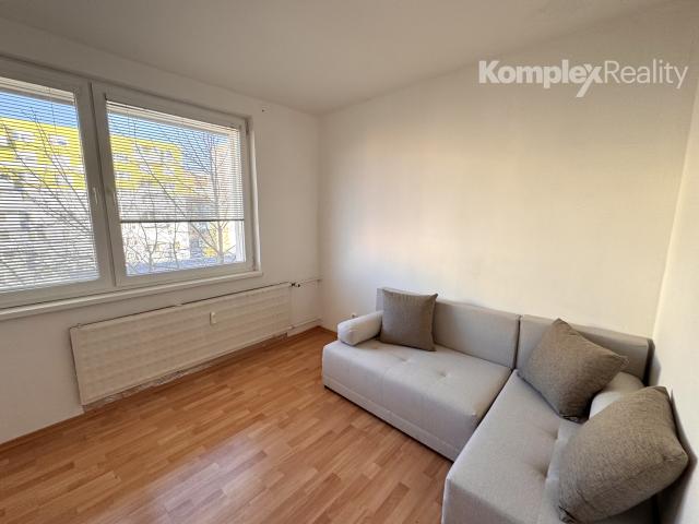 Na prenájom priestranný 3-izbový byt v obľúbenej lokalite Nových Zámkov – ul. G. Bethlena