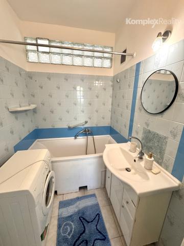 Na prenájom priestranný 3-izbový byt v obľúbenej lokalite Nových Zámkov – ul. G. Bethlena