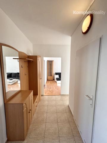 Na prenájom priestranný 3-izbový byt v obľúbenej lokalite Nových Zámkov – ul. G. Bethlena