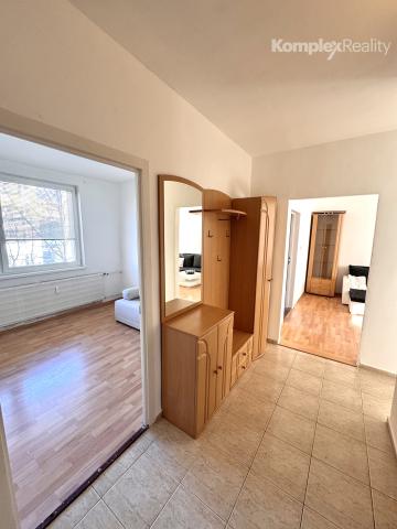 Na prenájom priestranný 3-izbový byt v obľúbenej lokalite Nových Zámkov – ul. G. Bethlena