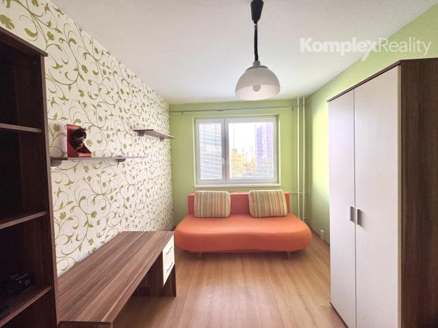 Predaj- Veľkometrážny 3-izbový byt s loggiou – JUH, Nové Zámky, 78 m²