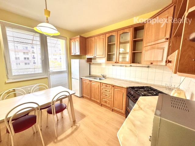 Predaj- Veľkometrážny 3-izbový byt s loggiou – JUH, Nové Zámky, 78 m²