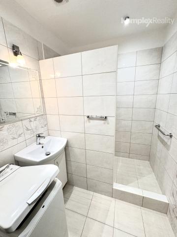 Predaj- Veľkometrážny 3-izbový byt s loggiou – JUH, Nové Zámky, 78 m²