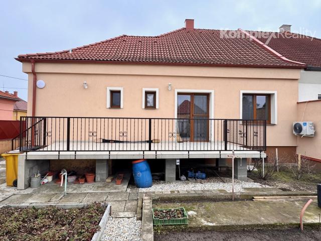 Prenájom- útulný 3i rodinný dom v pokojnej lokalite Nových Zámkov