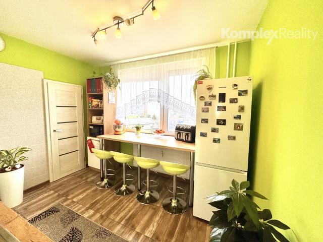 Predaj- priestranný 2i byt prerobený na 3 izbový , centrum Nové Zámky