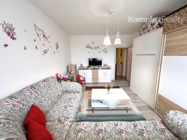 Predaj- priestranný 2i byt prerobený na 3 izbový , centrum Nové Zámky