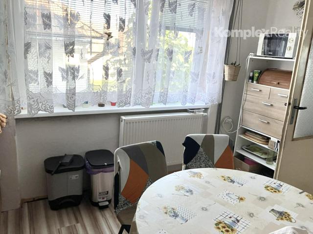 Predaj- priestranný 4 izbový dom  s pekným pozemkom v obci Dolný Ohaj