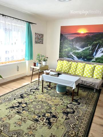 Predaj- priestranný 4 izbový dom  s pekným pozemkom v obci Dolný Ohaj