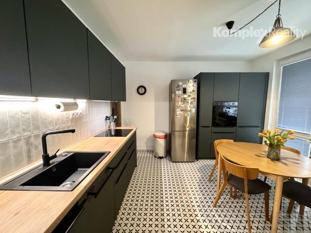 Na predaj moderné bývanie s výhľadom na mesto – 3-izbový byt na Novomeského ulici v Šali