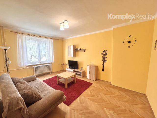 Prenájom- 2 izbový zariadený byt, centrum Nové Zámky