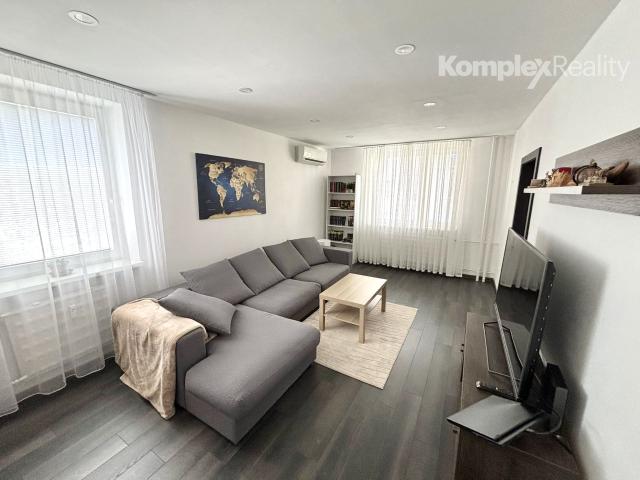 Predaj- 3 izbový byt 84m2 po rekonštrukcii, JUH Nové Zámky