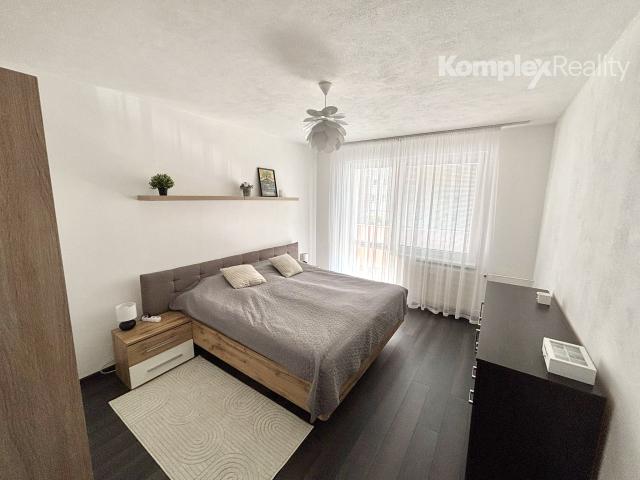 Predaj- 3 izbový byt 84m2 po rekonštrukcii, JUH Nové Zámky