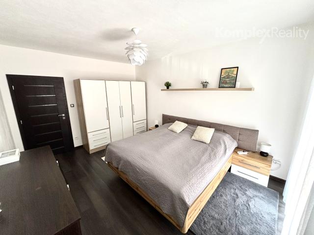 Predaj- 3 izbový byt 84m2 po rekonštrukcii, JUH Nové Zámky