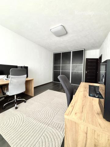 Predaj- 3 izbový byt 84m2 po rekonštrukcii, JUH Nové Zámky