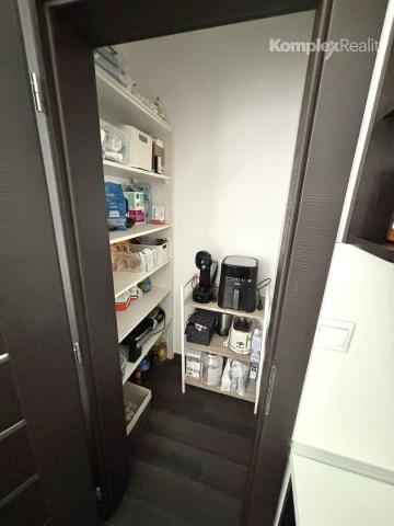 Predaj- 3 izbový byt 84m2 po rekonštrukcii, JUH Nové Zámky