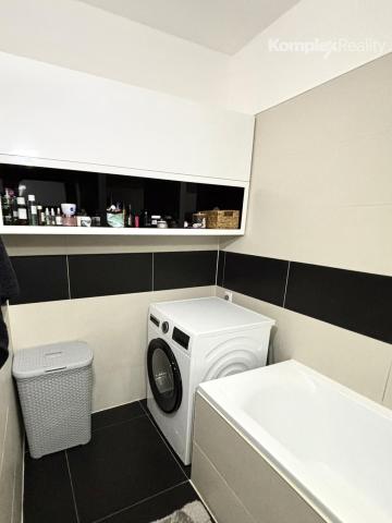 Predaj- 3 izbový byt 84m2 po rekonštrukcii, JUH Nové Zámky