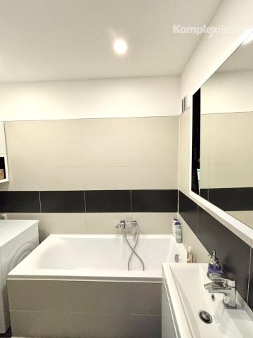 Predaj- 3 izbový byt 84m2 po rekonštrukcii, JUH Nové Zámky