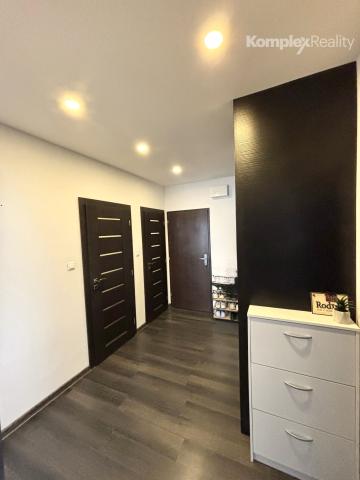 Predaj- 3 izbový byt 84m2 po rekonštrukcii, JUH Nové Zámky