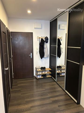 Predaj- 3 izbový byt 84m2 po rekonštrukcii, JUH Nové Zámky